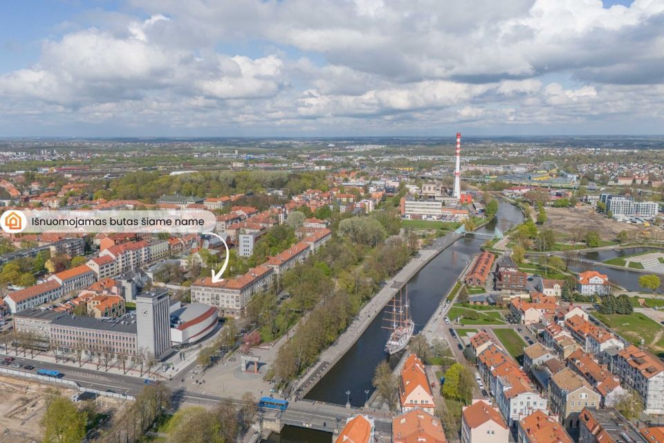 Išnuomojamas erdvus, šviesus ir jaukus 3 kambarių butas Klaipėdos centre, Danės g. 21