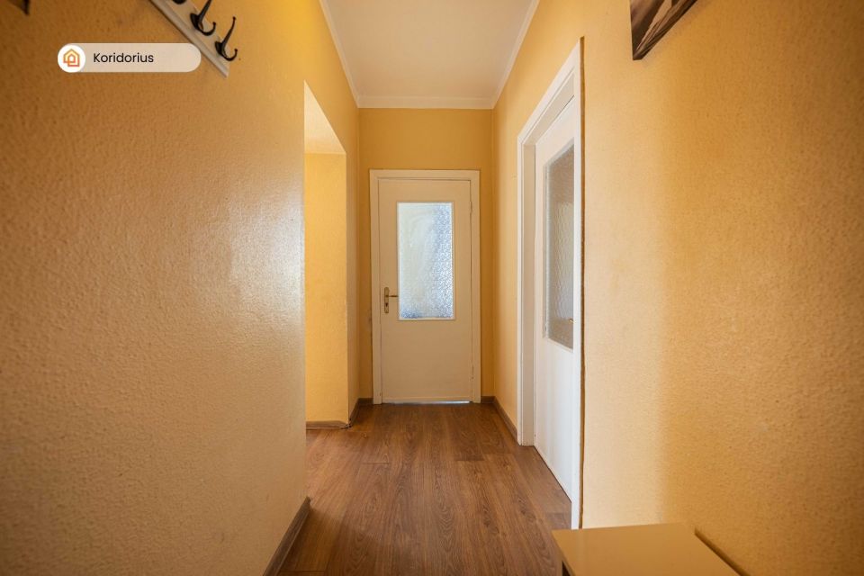 Išnuomojamas erdvus, šviesus ir jaukus 3 kambarių butas Klaipėdos centre, Danės g. 21