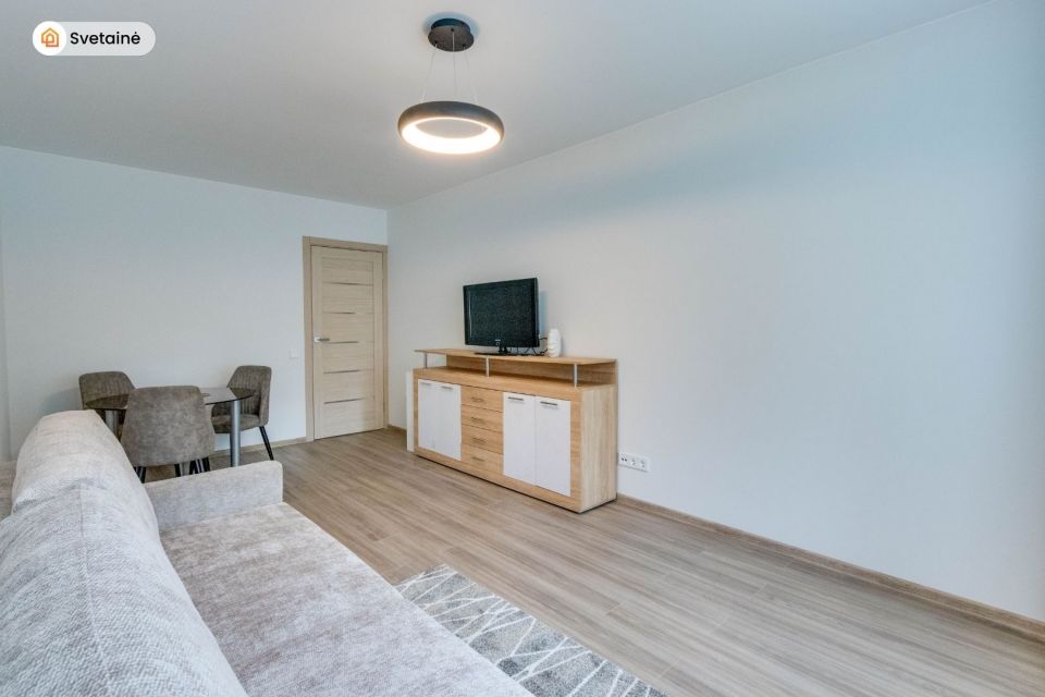 I&scaron;nuomojamas naujai kapitaliai suremontuotas 2 kambarių butas A. J. Greimo g. 62, &Scaron;iauliuose