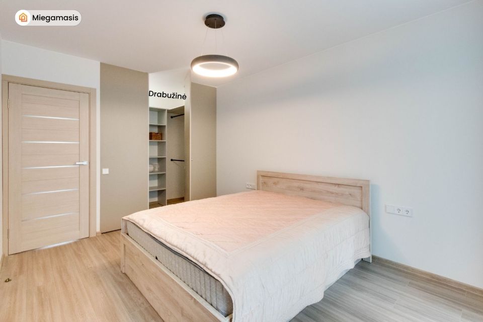 I&scaron;nuomojamas naujai kapitaliai suremontuotas 2 kambarių butas A. J. Greimo g. 62, &Scaron;iauliuose