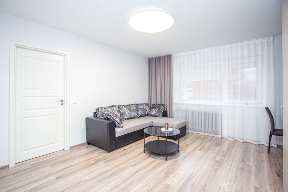 Išnuomojamas miesto centre pilnai įrengtas 2 kambarių butas, Vasario 16-osios g. 31, Šiauliuose