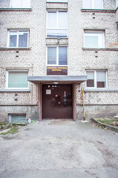 Išnuomojamas miesto centre pilnai įrengtas 2 kambarių butas, Vasario 16-osios g. 31, Šiauliuose