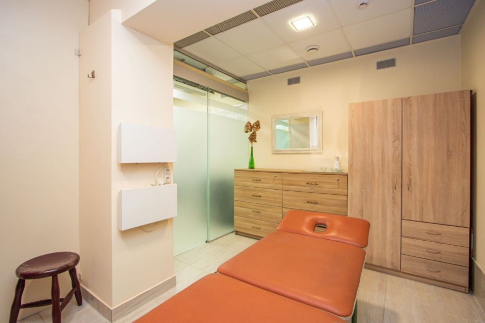 Išnuomojamos įrengtos grožio salono patalpos Šiaulių miesto centre, Vilniaus g. 154!