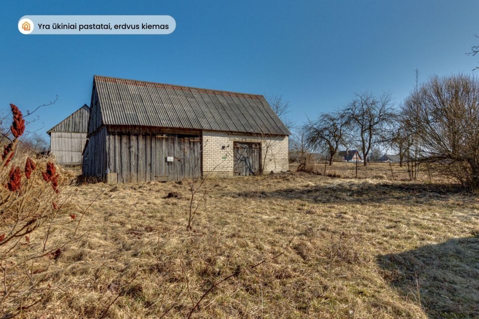 I&scaron;skirtinėje vietoje, ant upės kranto parduodama sodyba su 25,35 arų sklypu, Tel&scaron;iu rajone, Kaunatavoje, Dvaro g. 3