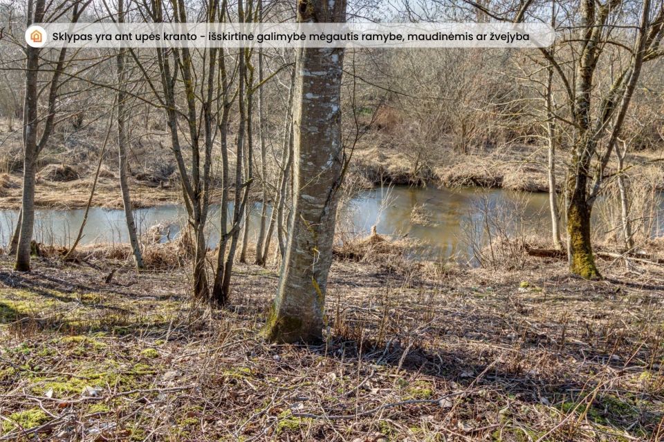 I&scaron;skirtinėje vietoje, ant upės kranto parduodama sodyba su 25,35 arų sklypu, Tel&scaron;iu rajone, Kaunatavoje, Dvaro g. 3