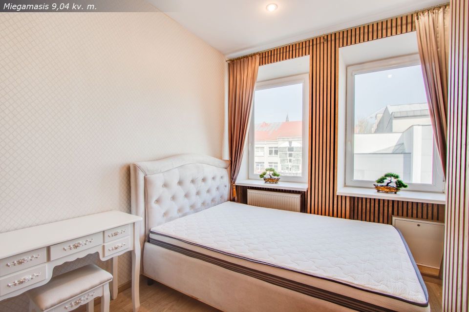 Išskirtinėje vietoje parduodamas suremontuotas 2 kambarių butas su vaizdu į miesto centrinį bulvarą, Vilniaus g. 169, Šiauliai.