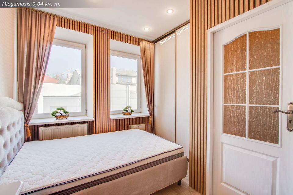 Išskirtinėje vietoje parduodamas suremontuotas 2 kambarių butas su vaizdu į miesto centrinį bulvarą, Vilniaus g. 169, Šiauliai.