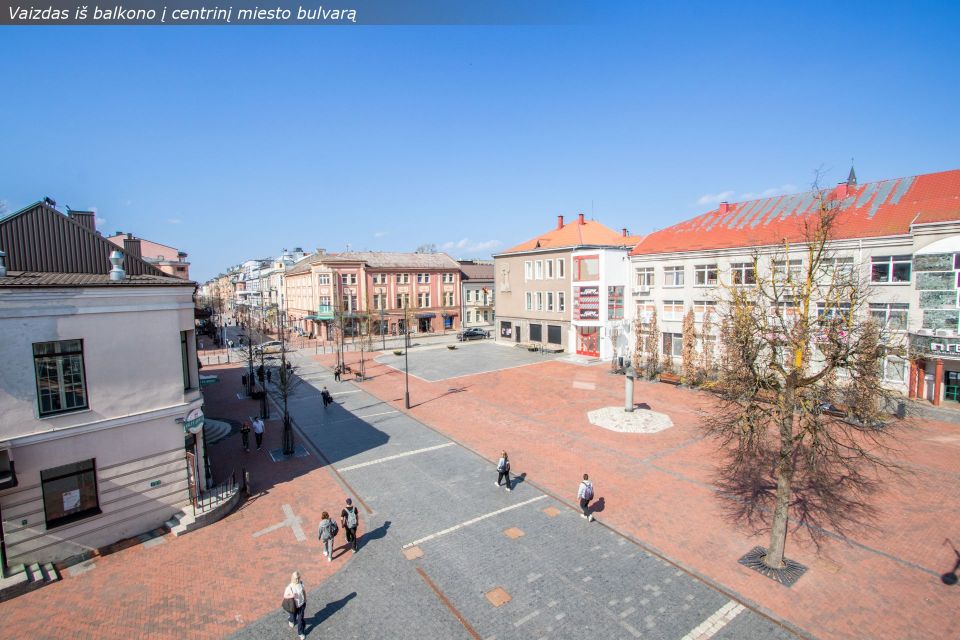 Išskirtinėje vietoje parduodamas suremontuotas 2 kambarių butas su vaizdu į miesto centrinį bulvarą, Vilniaus g. 169, Šiauliai.