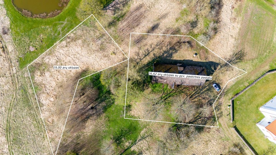 Kurtuvėnų miestelio širdyje, išskirtinėje vietoje, šalia Kurtuvėnų bažnyčios, parduodami sklypai, kurių bendras plotas 124,62 arai.