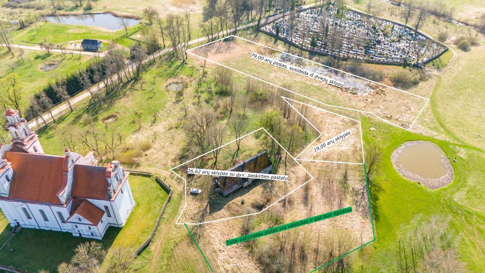 Kurtuvėnų miestelio širdyje, išskirtinėje vietoje, šalia Kurtuvėnų bažnyčios, parduodami sklypai, kurių bendras plotas 124,62 arai.