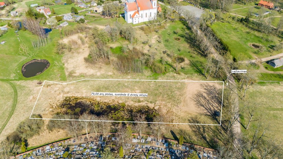 Kurtuvėnų miestelio širdyje, išskirtinėje vietoje, šalia Kurtuvėnų bažnyčios, parduodami sklypai, kurių bendras plotas 124,62 arai.