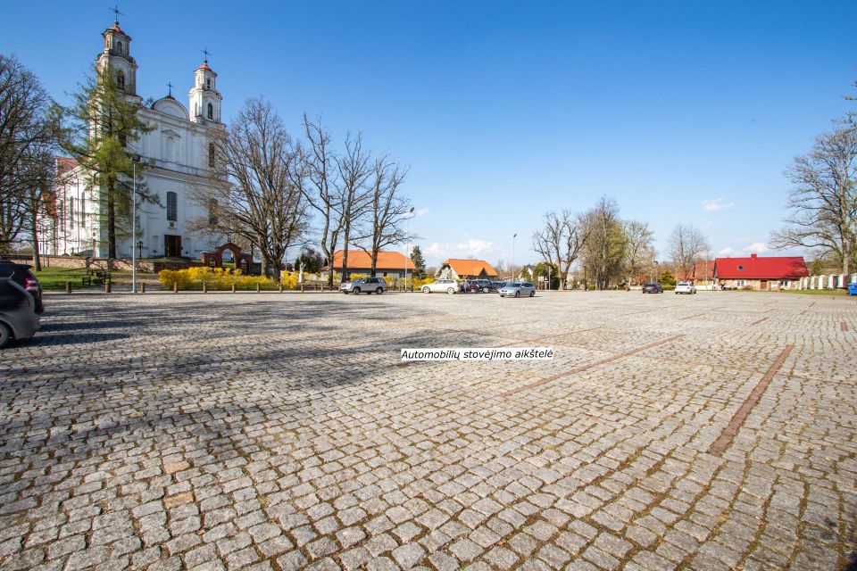 Kurtuvėnų miestelio širdyje, išskirtinėje vietoje, šalia Kurtuvėnų bažnyčios, parduodami sklypai, kurių bendras plotas 124,62 arai.
