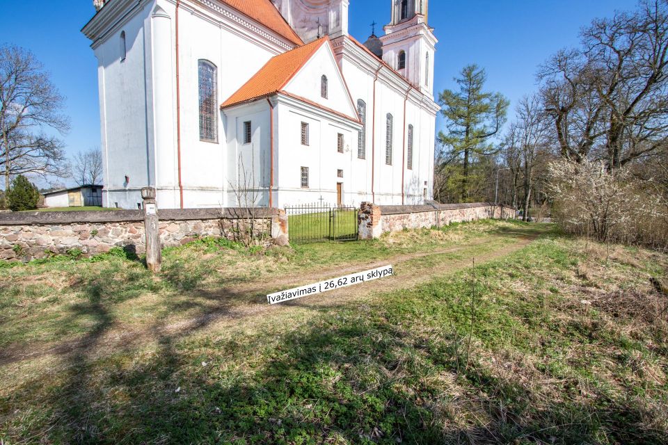 Kurtuvėnų miestelio širdyje, išskirtinėje vietoje, šalia Kurtuvėnų bažnyčios, parduodami sklypai, kurių bendras plotas 124,62 arai.