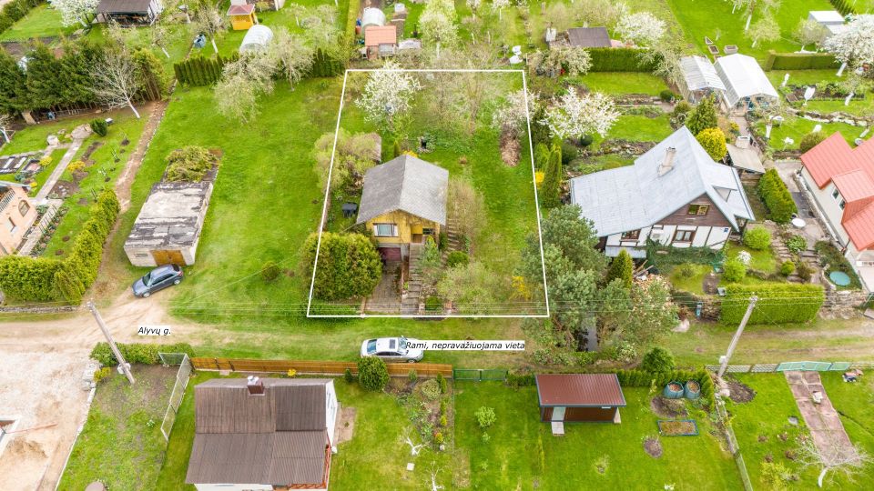 Kurtuvėnų regioniniame parke, Linartų kaime, parduodamas sodo namas su 6,32 arų sklypu.