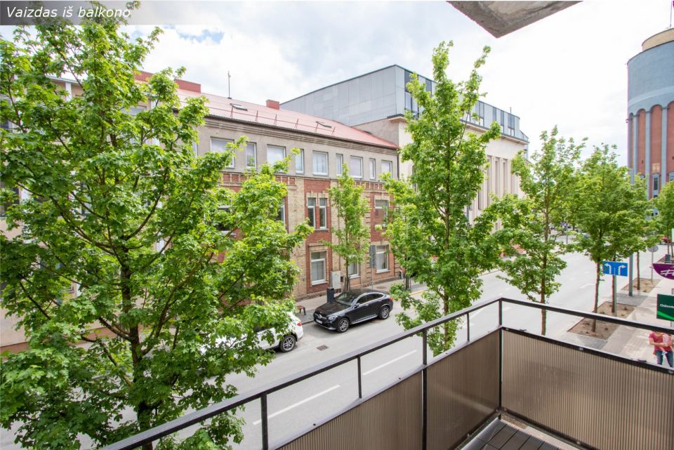 Miesto centre i&scaron;nuomojamas suremontuotas 2 kambarių butas Vasario 16-osios g. 31, &Scaron;iauliuose