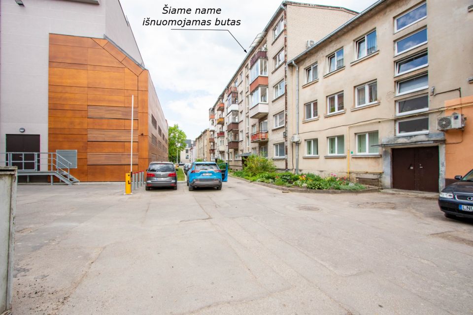 Miesto centre i&scaron;nuomojamas suremontuotas 2 kambarių butas Vasario 16-osios g. 31, &Scaron;iauliuose