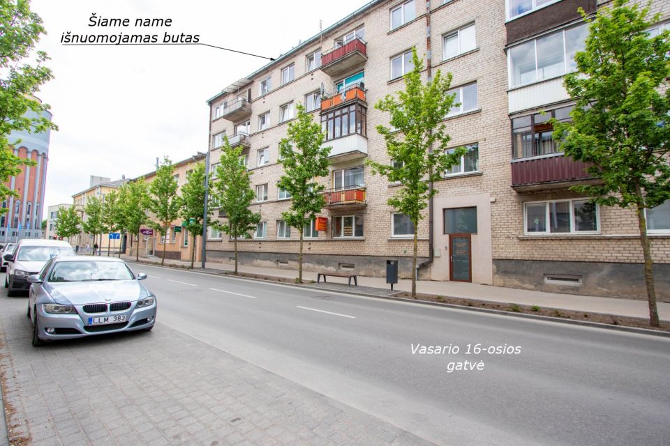 Miesto centre i&scaron;nuomojamas suremontuotas 2 kambarių butas Vasario 16-osios g. 31, &Scaron;iauliuose