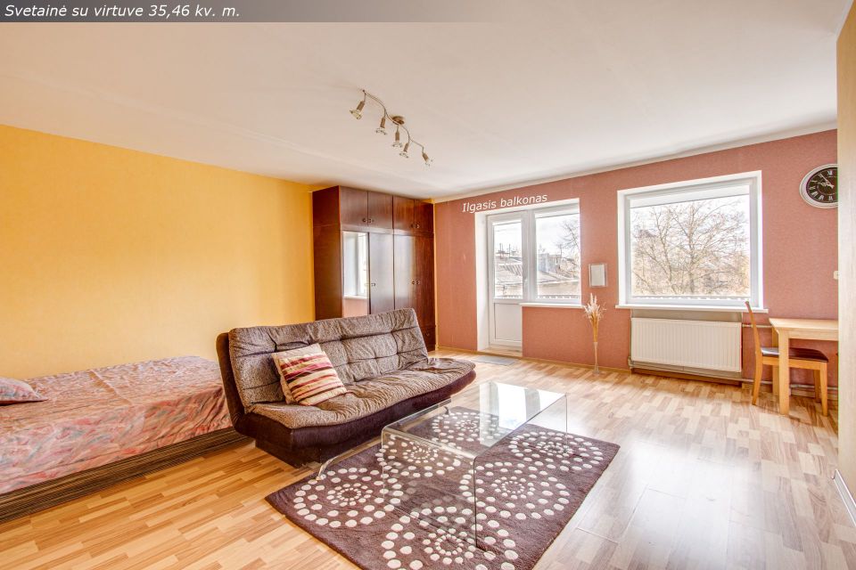 Miesto centre parduodamas erdvus vieno kambario (44,22 kv. m) butas prie pat centrinio bulvaro, Vilniaus g. 217, &Scaron;iauliuose.