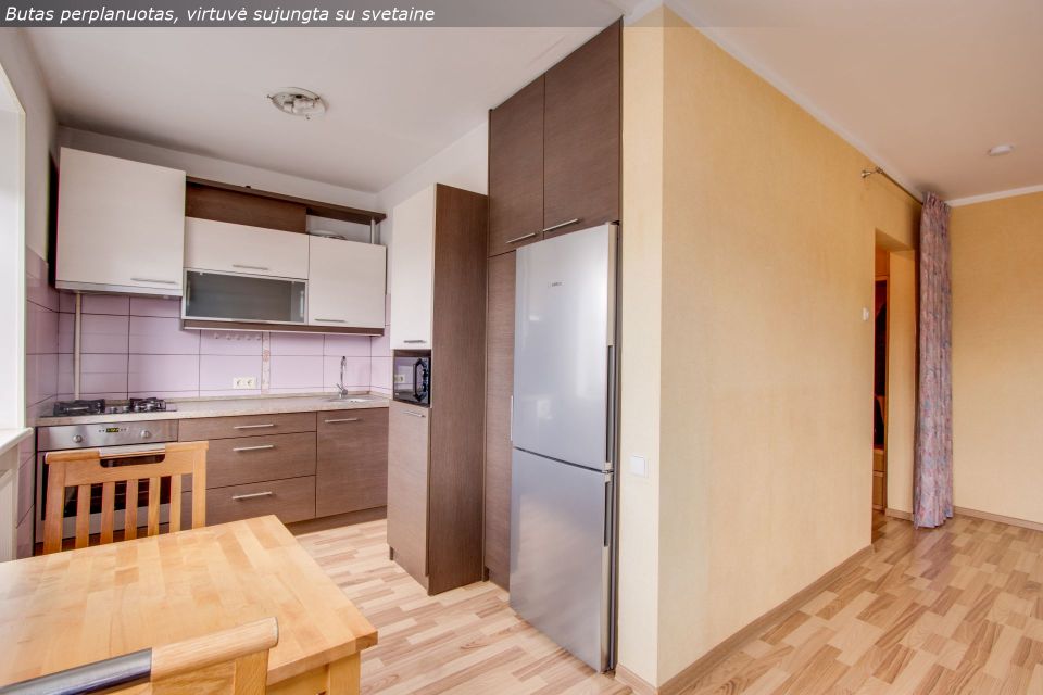 Miesto centre parduodamas erdvus vieno kambario (44,22 kv. m) butas prie pat centrinio bulvaro, Vilniaus g. 217, &Scaron;iauliuose.