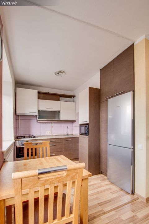 Miesto centre parduodamas erdvus vieno kambario (44,22 kv. m) butas prie pat centrinio bulvaro, Vilniaus g. 217, &Scaron;iauliuose.