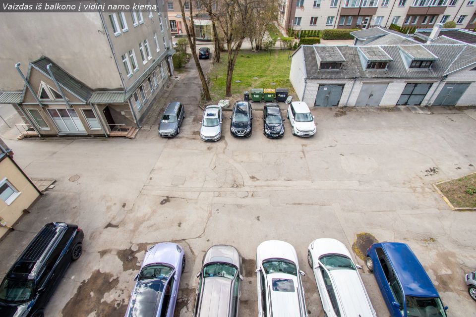 Miesto centre parduodamas erdvus vieno kambario (44,22 kv. m) butas prie pat centrinio bulvaro, Vilniaus g. 217, &Scaron;iauliuose.