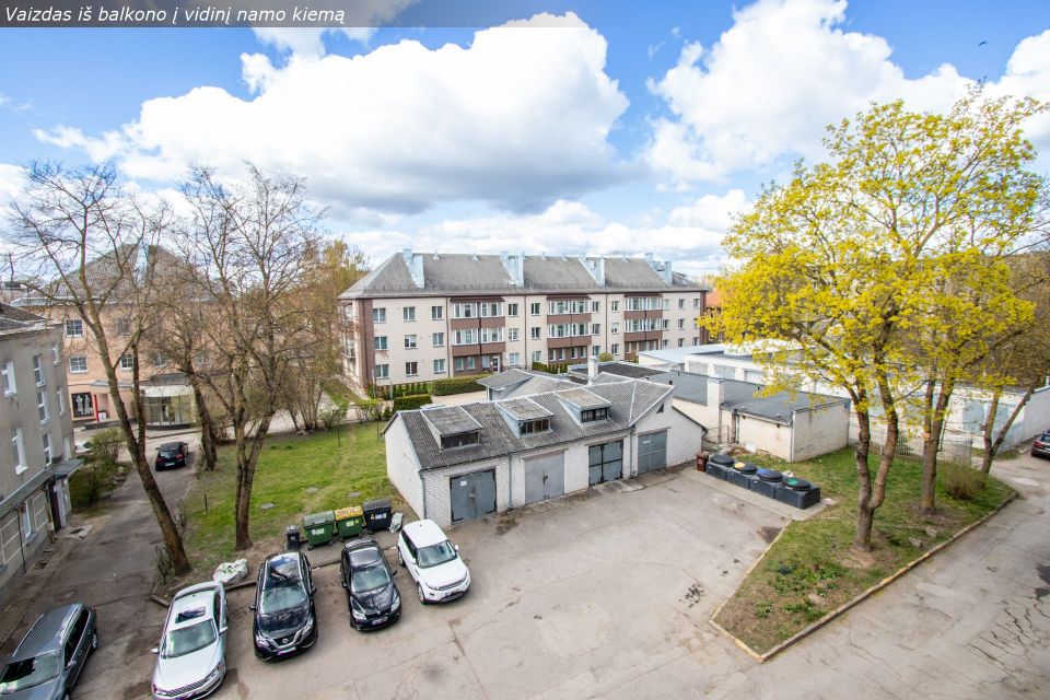 Miesto centre parduodamas erdvus vieno kambario (44,22 kv. m) butas prie pat centrinio bulvaro, Vilniaus g. 217, &Scaron;iauliuose.