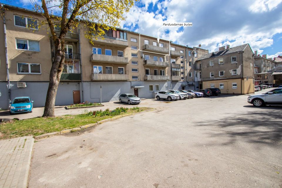 Miesto centre parduodamas erdvus vieno kambario (44,22 kv. m) butas prie pat centrinio bulvaro, Vilniaus g. 217, &Scaron;iauliuose.