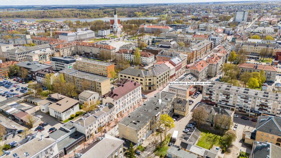 Miesto centre parduodamas erdvus vieno kambario (44,22 kv. m) butas prie pat centrinio bulvaro, Vilniaus g. 217, &Scaron;iauliuose.