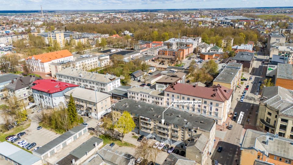 Miesto centre parduodamas erdvus vieno kambario (44,22 kv. m) butas prie pat centrinio bulvaro, Vilniaus g. 217, &Scaron;iauliuose.