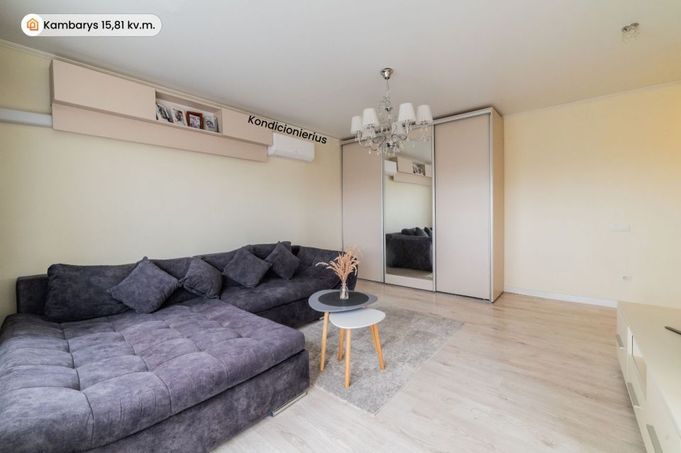 Miesto centre, parduodamas šiuolaikiško interjero 2 kambarių butas, Ežero g. 3, Šiauliuose