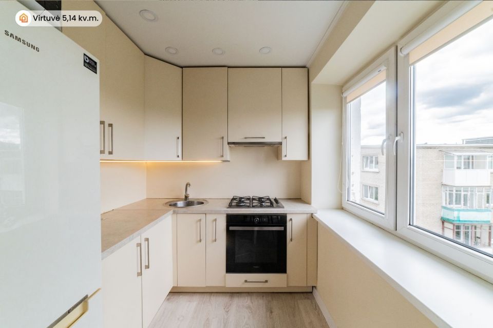 Miesto centre, parduodamas šiuolaikiško interjero 2 kambarių butas, Ežero g. 3, Šiauliuose