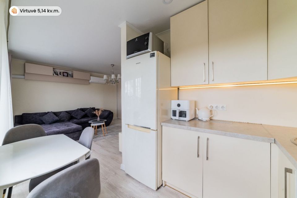 Miesto centre, parduodamas šiuolaikiško interjero 2 kambarių butas, Ežero g. 3, Šiauliuose