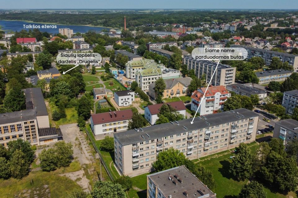 Miesto centre, parduodamas šiuolaikiško interjero 2 kambarių butas, Ežero g. 3, Šiauliuose