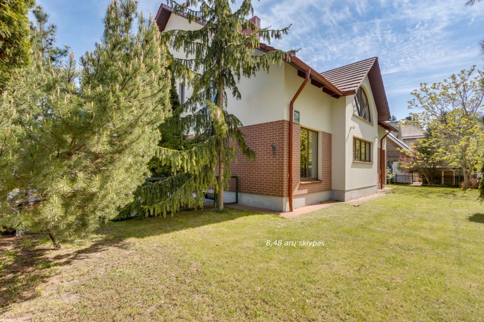 Miesto centriniame parke parduodamas kokybiškai įrengtas namas, S. Lukauskio g. 20, Šiauliuose.