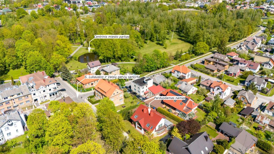 Miesto centriniame parke parduodamas kokybiškai įrengtas namas, S. Lukauskio g. 20, Šiauliuose.