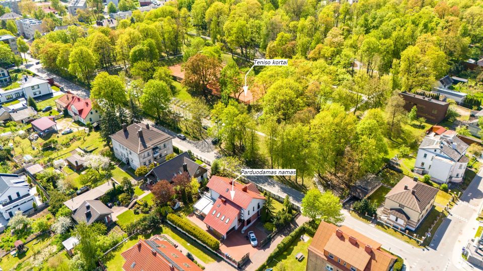 Miesto centriniame parke parduodamas kokybiškai įrengtas namas, S. Lukauskio g. 20, Šiauliuose.