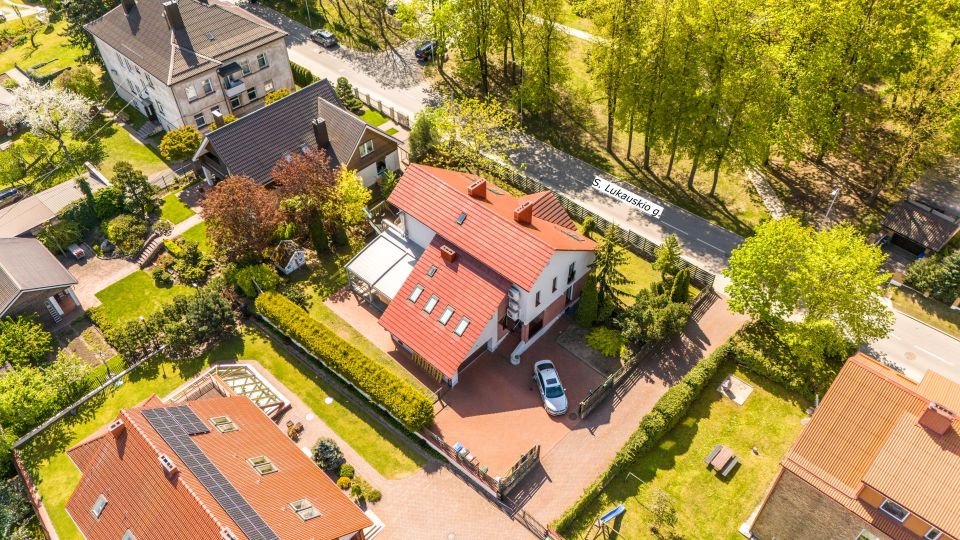 Miesto centriniame parke parduodamas kokybiškai įrengtas namas, S. Lukauskio g. 20, Šiauliuose.