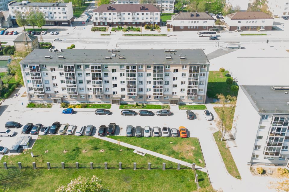 Pačiame Jonavos centre, RENOVUOTAME NAME, Ralio g.8, parduodamas 2 kambarių butas.