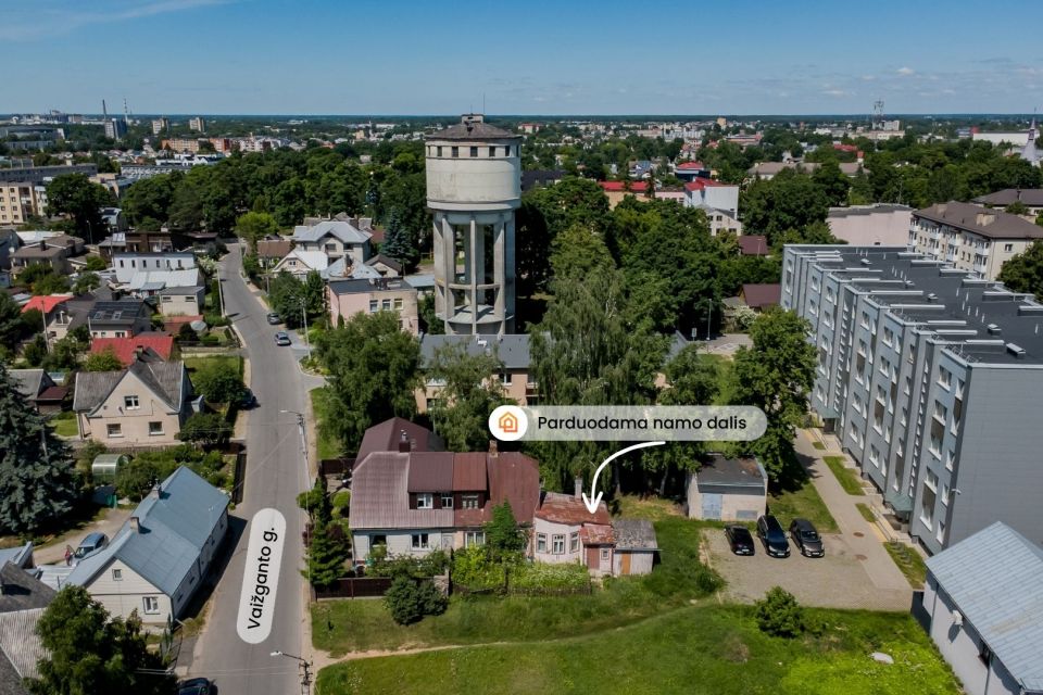 Parduodama 2 kambarių namo dalis su atskiru įėjimu Vaižganto g. 15, Panevėžyje, &scaron;alia Kristaus Karaliaus Katedros