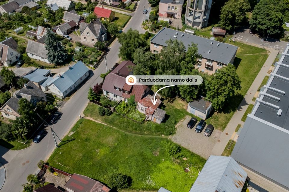 Parduodama 2 kambarių namo dalis su atskiru įėjimu Vaižganto g. 15, Panevėžyje, &scaron;alia Kristaus Karaliaus Katedros