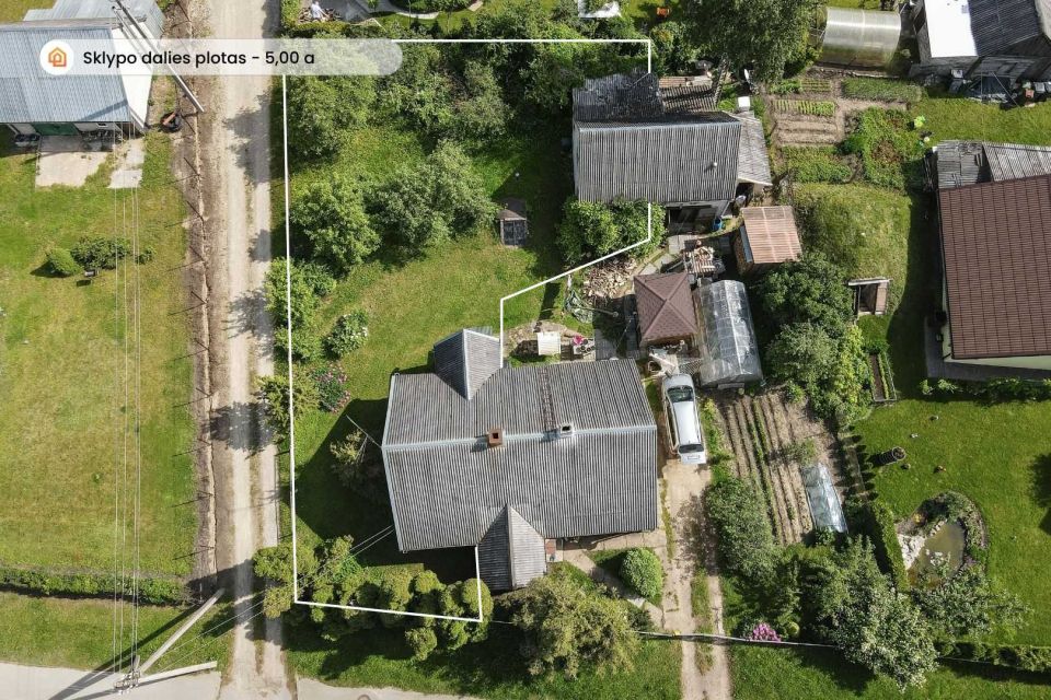 Parduodama įrengta rąstinio namo dalis 42,23 kv. m ploto su sklypo dalimi Radvili&scaron;kyje, Dariaus ir Girėno g. 102.