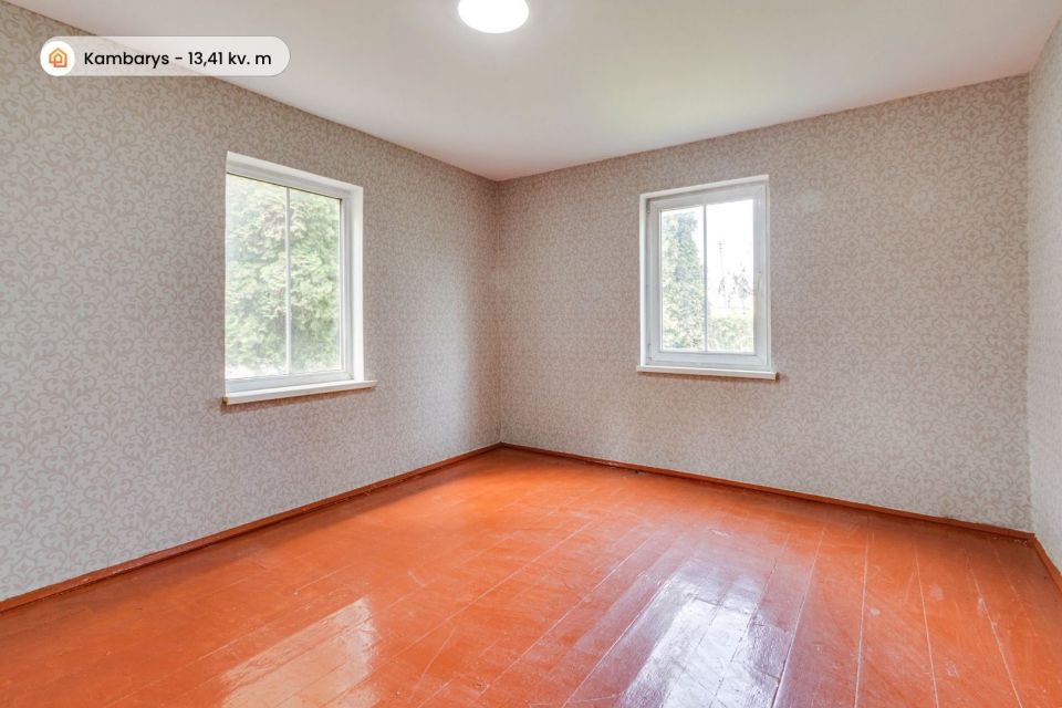 Parduodama įrengta rąstinio namo dalis 42,23 kv. m ploto su sklypo dalimi Radvili&scaron;kyje, Dariaus ir Girėno g. 102.