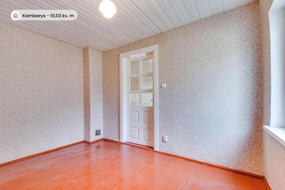 Parduodama įrengta rąstinio namo dalis 42,23 kv. m ploto su sklypo dalimi Radvili&scaron;kyje, Dariaus ir Girėno g. 102.