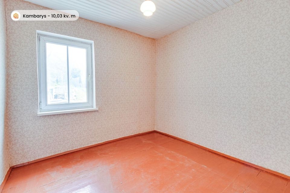 Parduodama įrengta rąstinio namo dalis 42,23 kv. m ploto su sklypo dalimi Radvili&scaron;kyje, Dariaus ir Girėno g. 102.