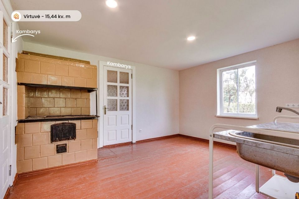 Parduodama įrengta rąstinio namo dalis 42,23 kv. m ploto su sklypo dalimi Radvili&scaron;kyje, Dariaus ir Girėno g. 102.