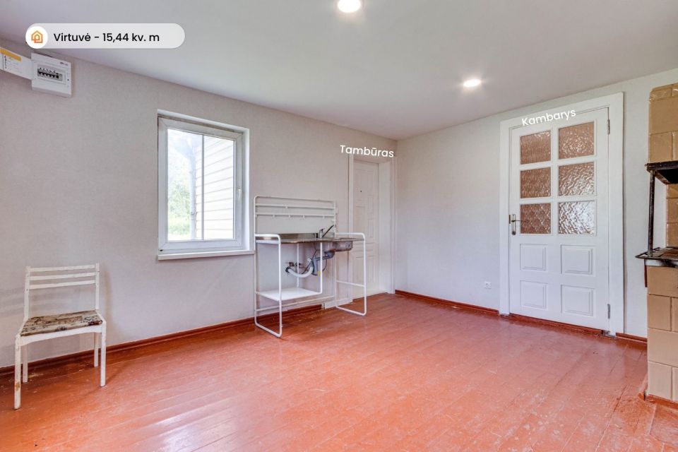 Parduodama įrengta rąstinio namo dalis 42,23 kv. m ploto su sklypo dalimi Radvili&scaron;kyje, Dariaus ir Girėno g. 102.