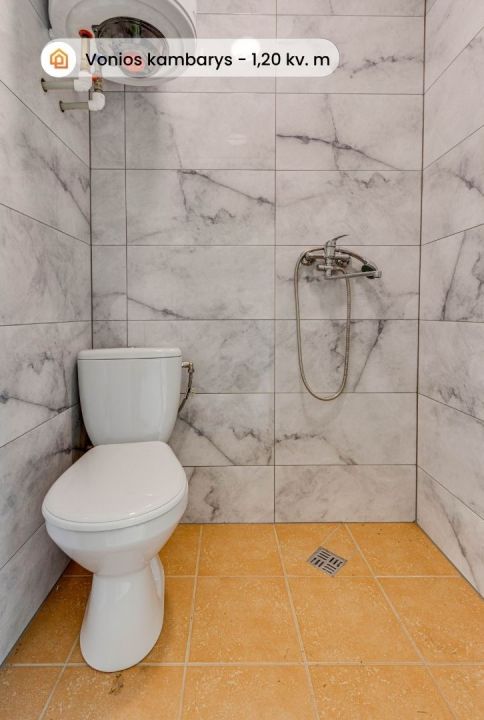 Parduodama įrengta rąstinio namo dalis 42,23 kv. m ploto su sklypo dalimi Radvili&scaron;kyje, Dariaus ir Girėno g. 102.