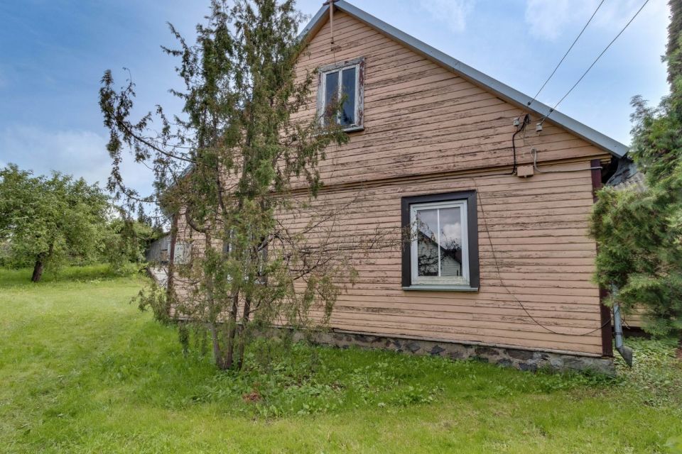 Parduodama įrengta rąstinio namo dalis 42,23 kv. m ploto su sklypo dalimi Radvili&scaron;kyje, Dariaus ir Girėno g. 102.