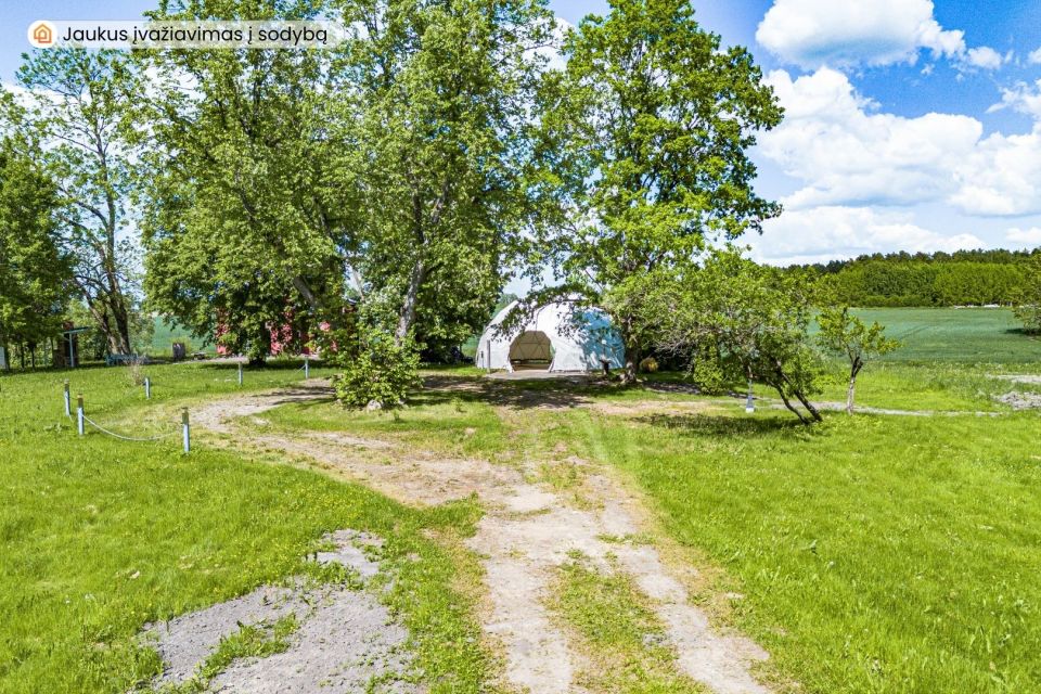 Parduodama jauki sodyba, vaizdingoje vietoje Žeimuvėnų k., Upynos sen., Tel&scaron;ių r.