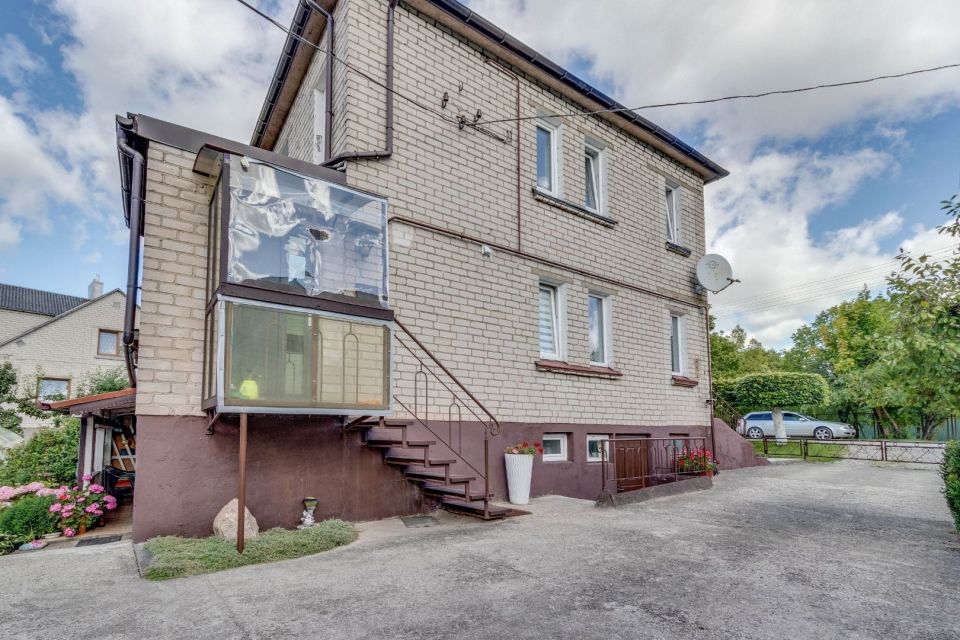 Parduodama mūrinio namo dalis su sklypo dalimi Telšiuose, Durbės g. 11